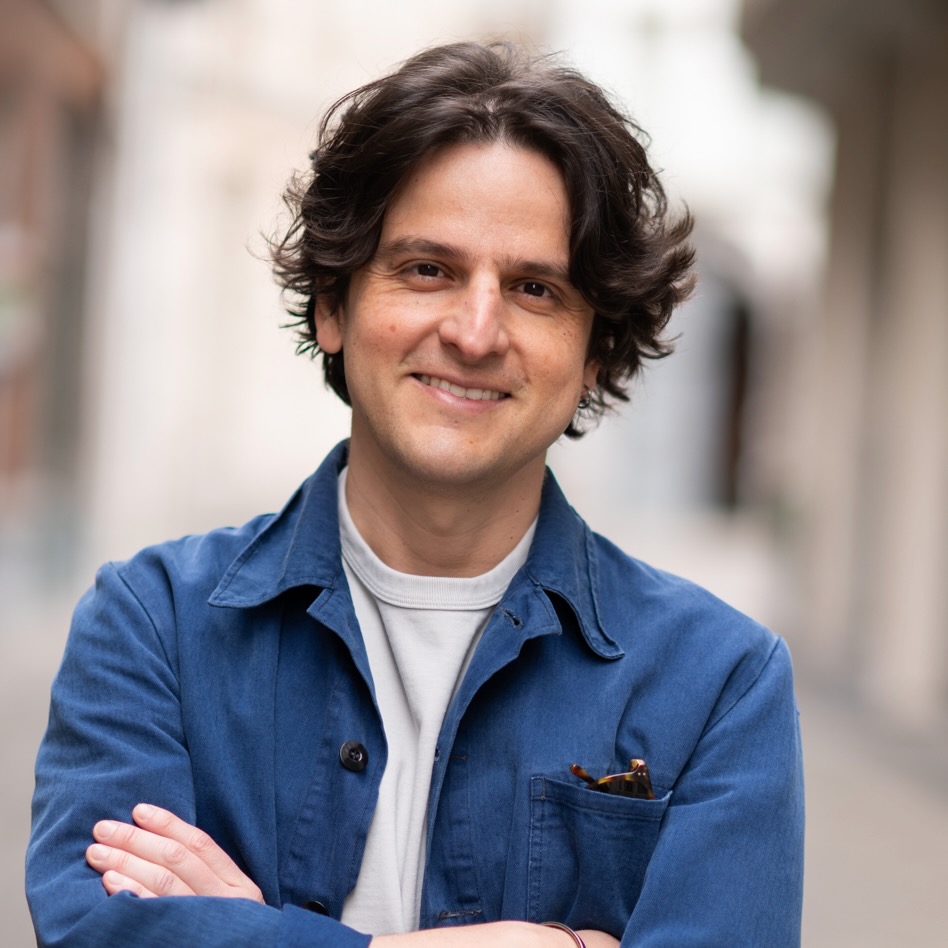 Mauro Morales headshot